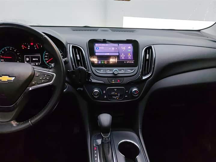 Фото 13 - Chevrolet Equinox