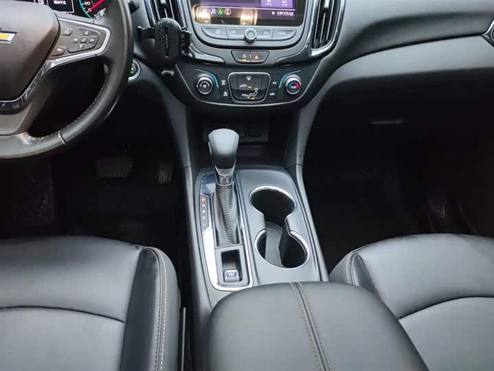 Фото 16 - Chevrolet Equinox