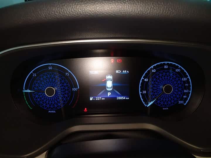 Фото 12 - Hongqi E-QM5