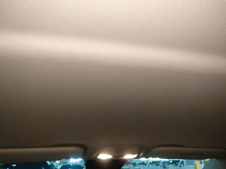 Фото 18 - Hongqi E-QM5