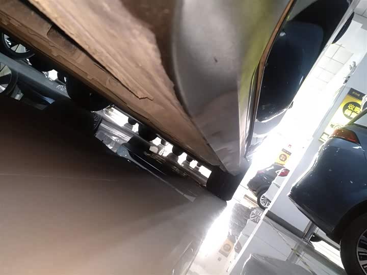 Фото 22 - Hongqi E-QM5