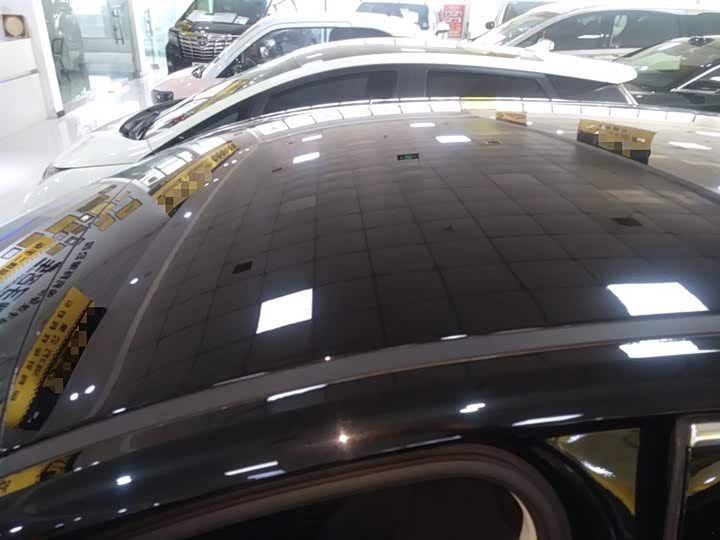 Фото 27 - Hongqi E-QM5