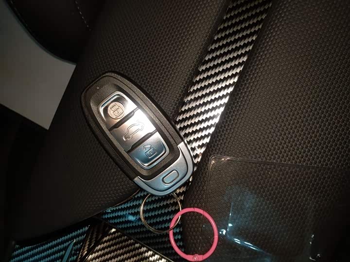 Фото 9 - Hongqi E-QM5