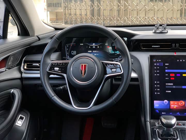 Фото 13 - Hongqi H5