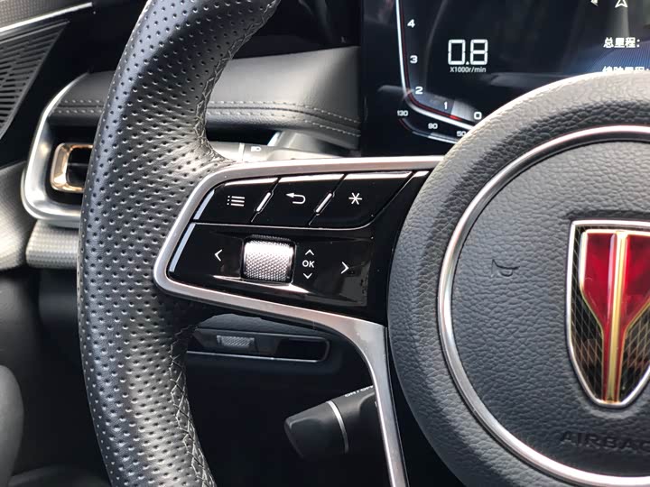 Фото 16 - Hongqi H5