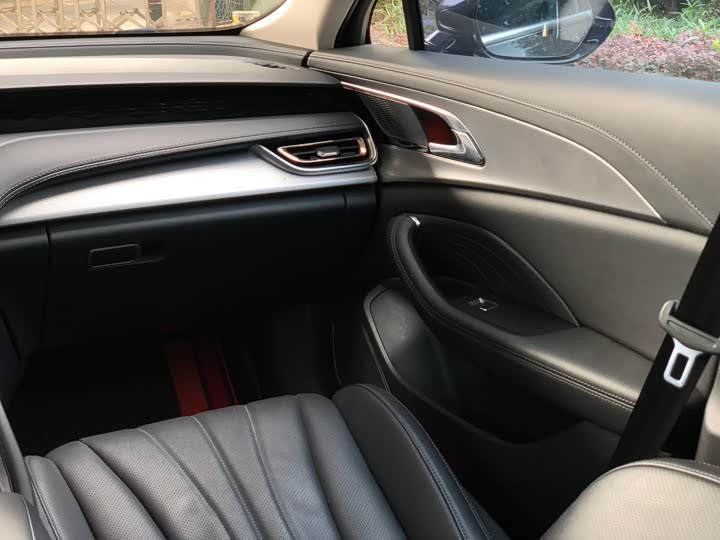 Фото 18 - Hongqi H5