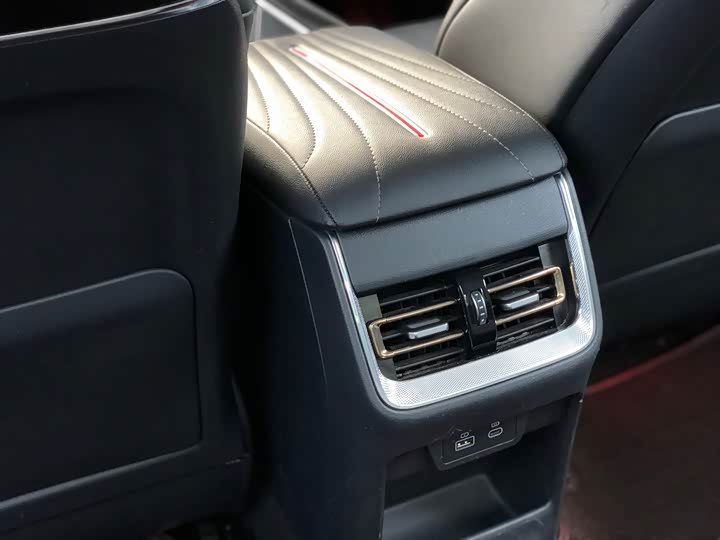 Фото 21 - Hongqi H5