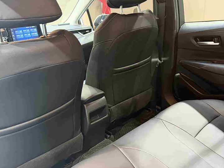 Фото 10 - Toyota Corolla