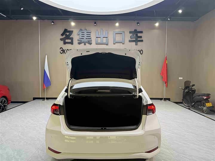 Фото 15 - Toyota Corolla