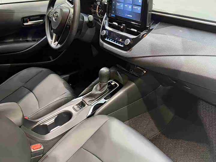 Фото 9 - Toyota Corolla