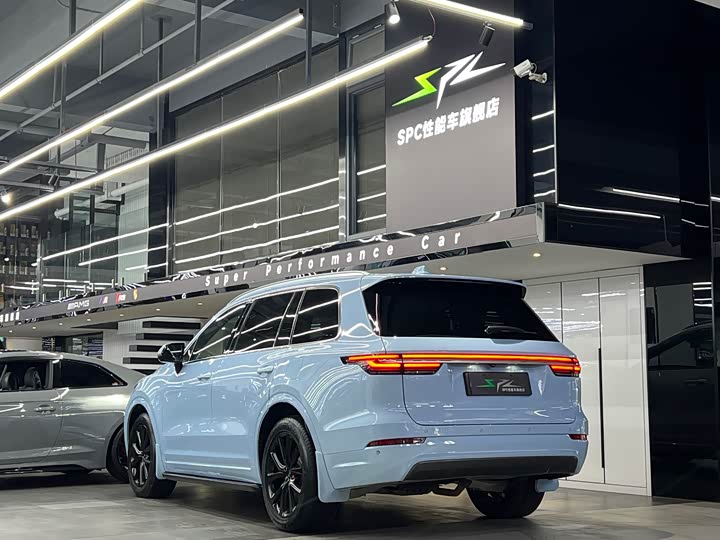 Фото 18 - LiXiang One