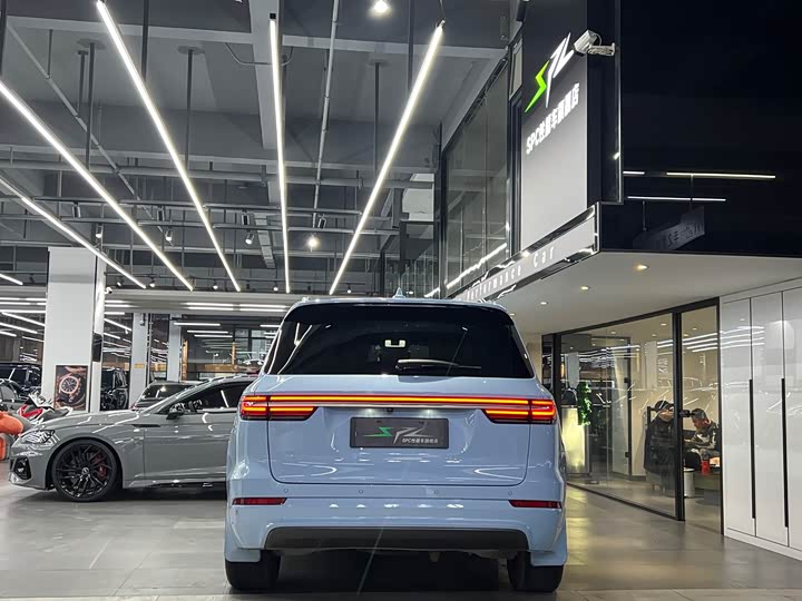 Фото 19 - LiXiang One