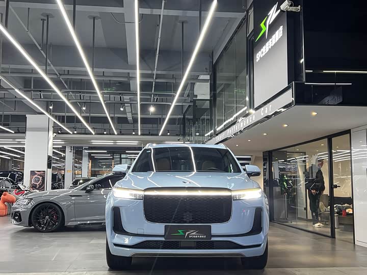 Фото 2 - LiXiang One