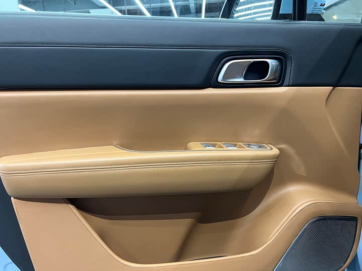 Фото 4 - LiXiang One