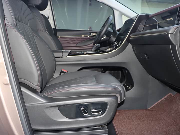 Фото 7 - GAC Trumpchi M8