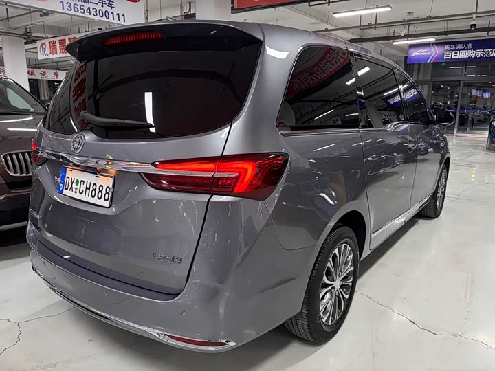 Фото 6 - Buick GL8 ES