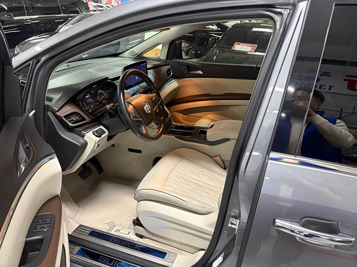 Фото 8 - Buick GL8 ES