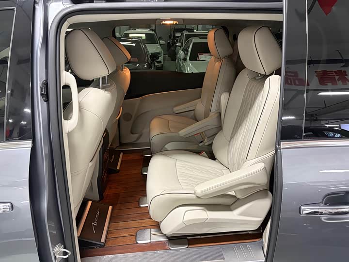 Фото 9 - Buick GL8 ES