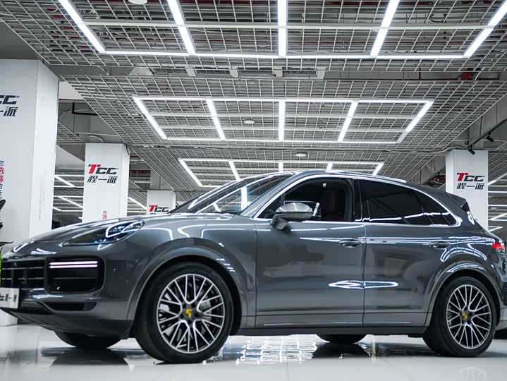 Фото 1 - Porsche Cayenne