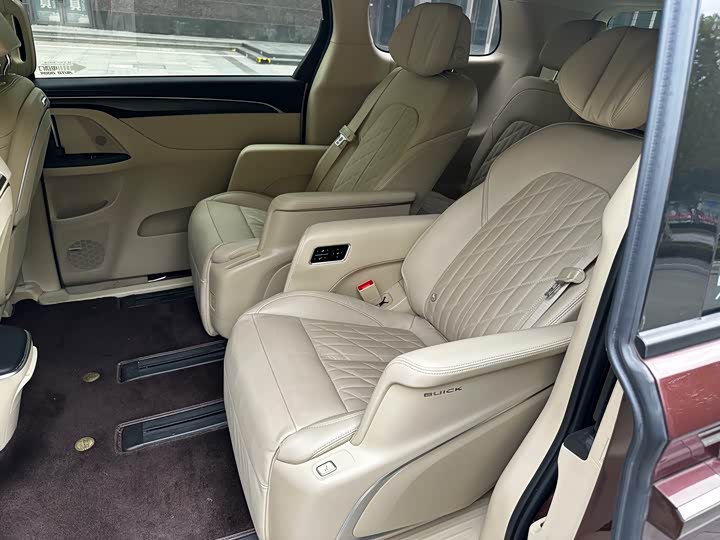 Фото 4 - Buick GL8 ES