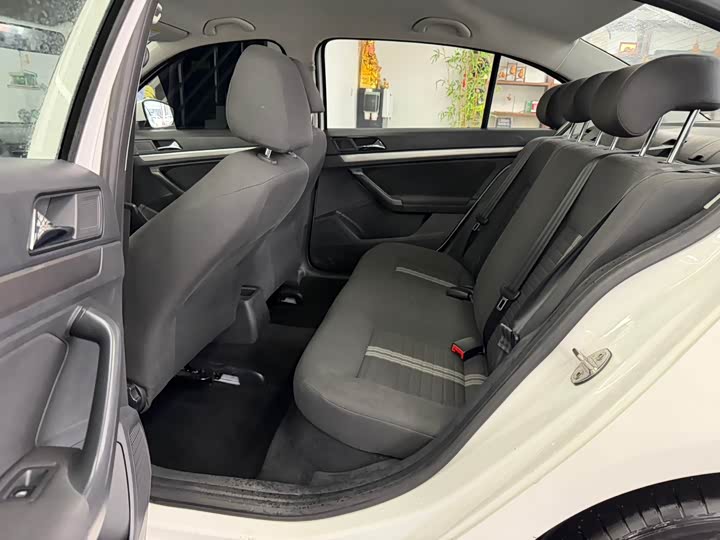 Фото 4 - Volkswagen Lavida