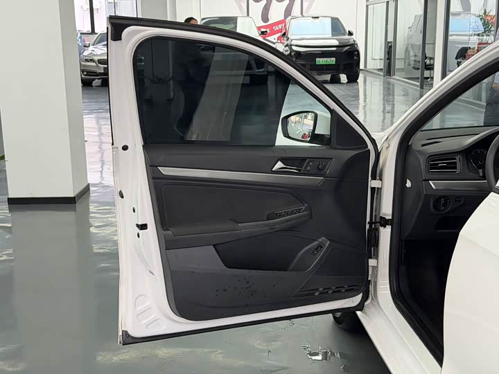 Фото 7 - Volkswagen Lavida