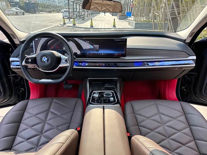 Фото 10 - BMW 7 Series