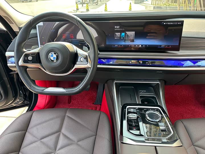 Фото 11 - BMW 7 Series