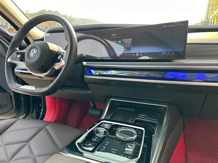 Фото 12 - BMW 7 Series