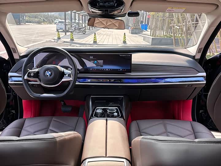 Фото 13 - BMW 7 Series