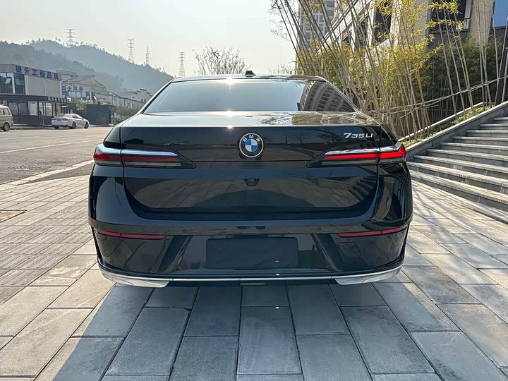 Фото 15 - BMW 7 Series