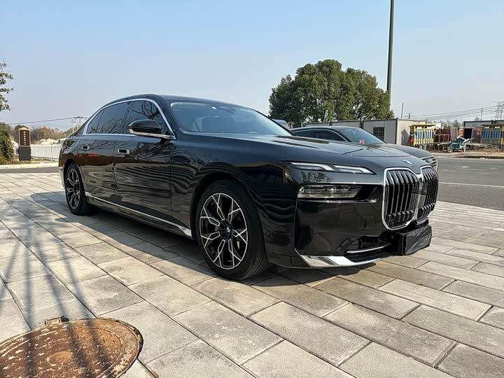 Фото 2 - BMW 7 Series