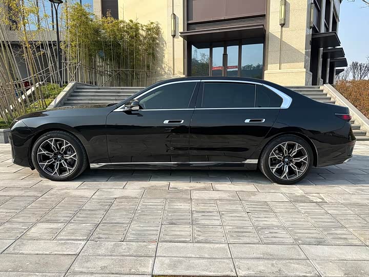 Фото 4 - BMW 7 Series