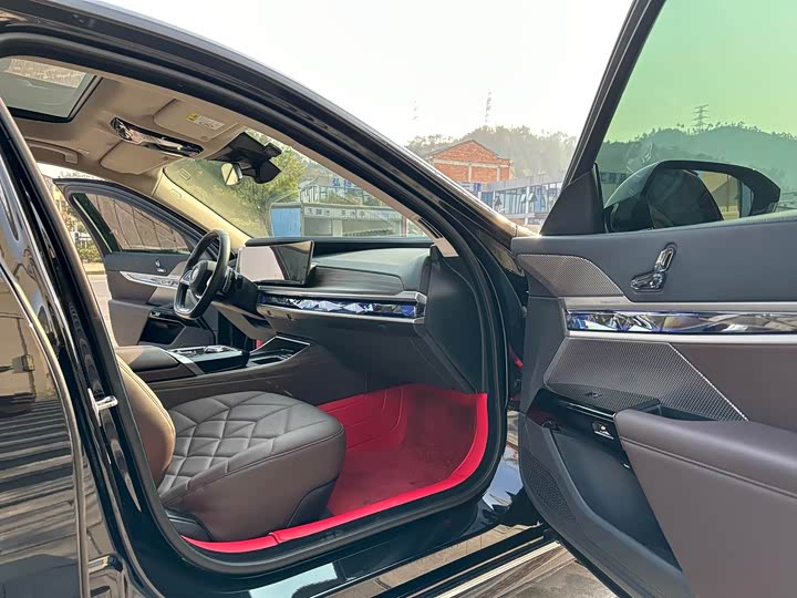 Фото 8 - BMW 7 Series