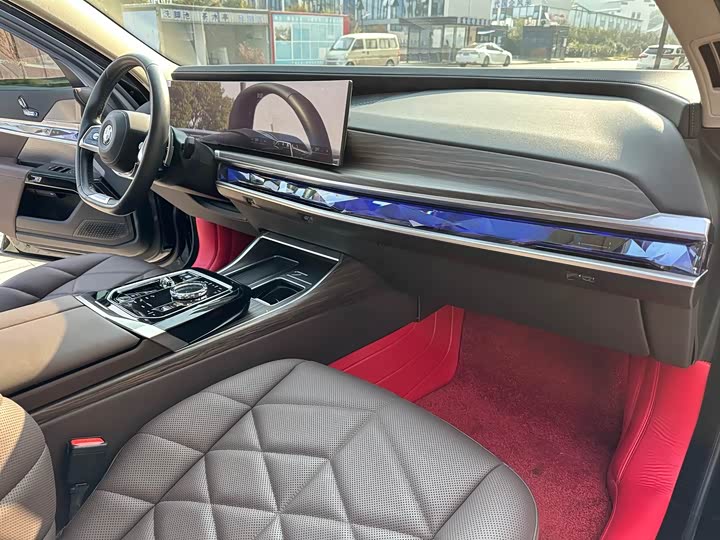 Фото 9 - BMW 7 Series