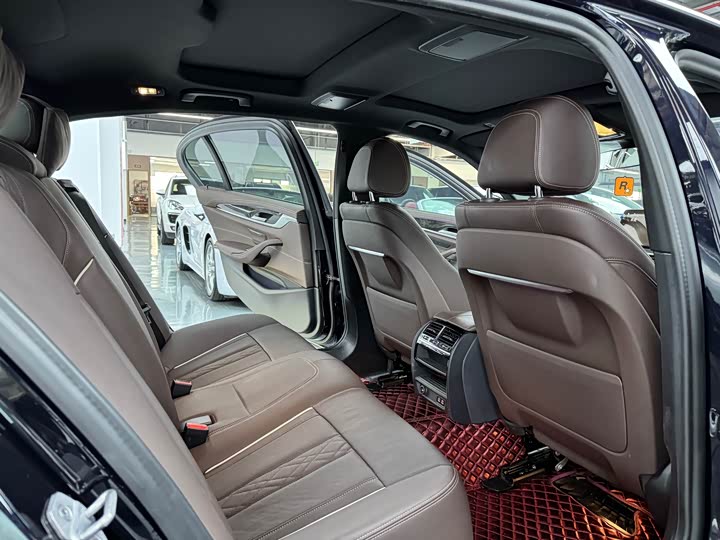 Фото 14 - BMW 5 Series