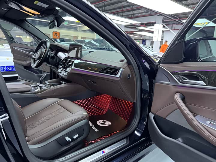 Фото 15 - BMW 5 Series