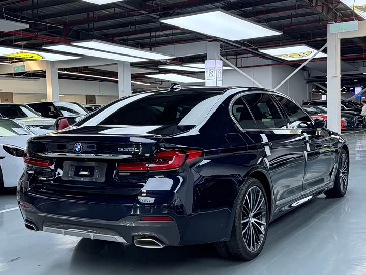 Фото 17 - BMW 5 Series