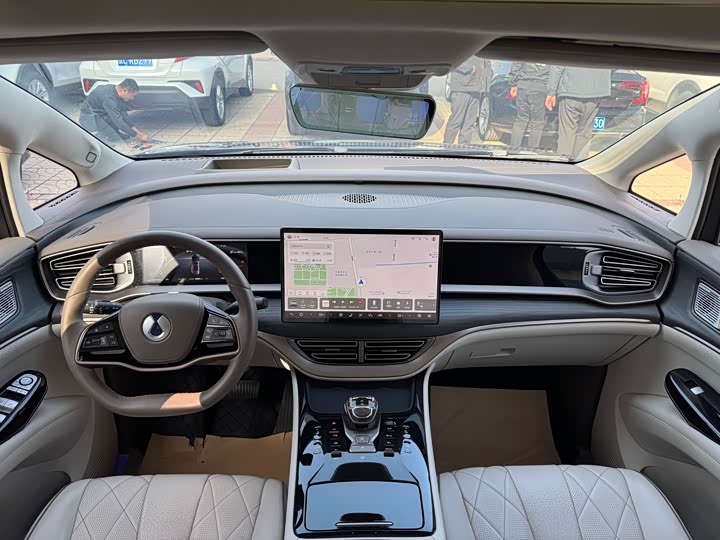 Фото 10 - Denza D9