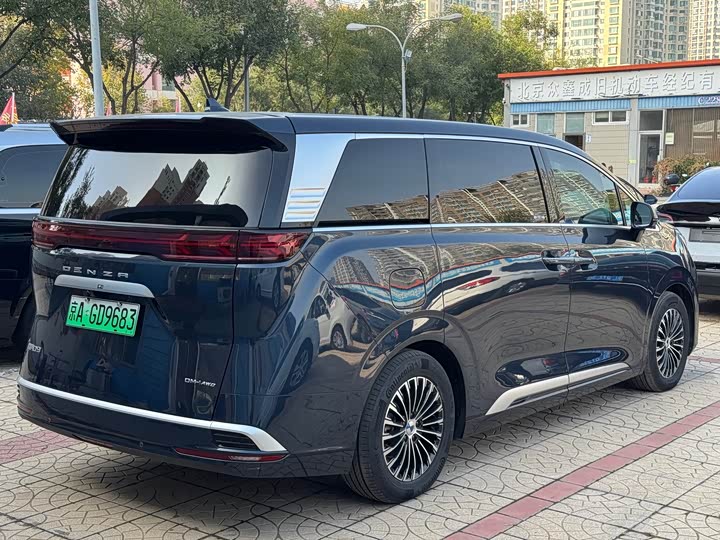 Фото 7 - Denza D9