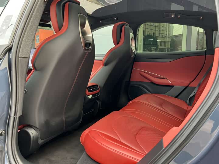 Фото 3 - Xiaomi SU7