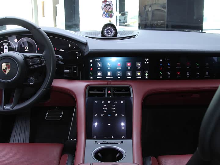 Фото 11 - Porsche Taycan