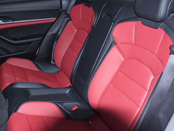 Фото 15 - Porsche Taycan