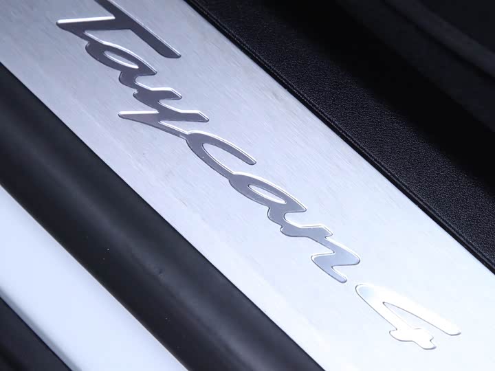 Фото 19 - Porsche Taycan