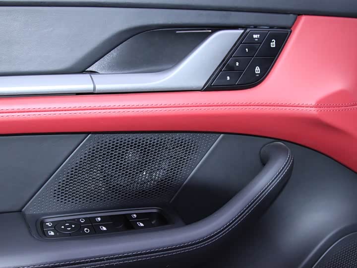 Фото 22 - Porsche Taycan