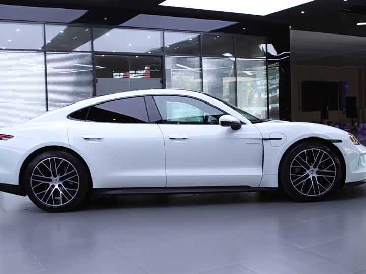 Фото 3 - Porsche Taycan