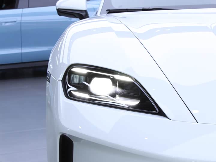 Фото 4 - Porsche Taycan