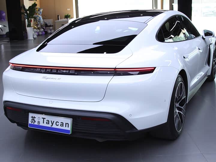 Фото 7 - Porsche Taycan