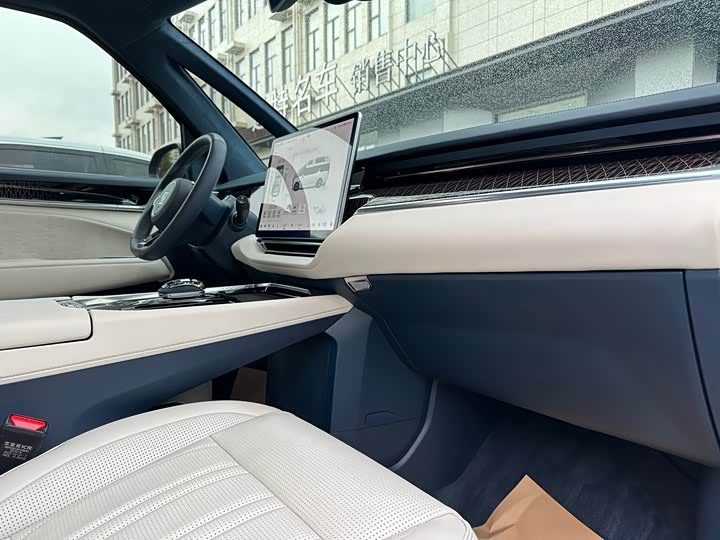 Фото 10 - Zeekr 009