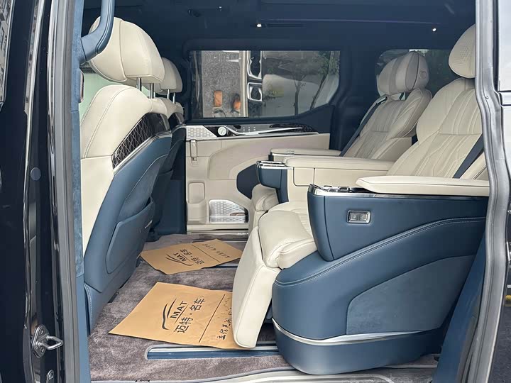 Фото 12 - Zeekr 009